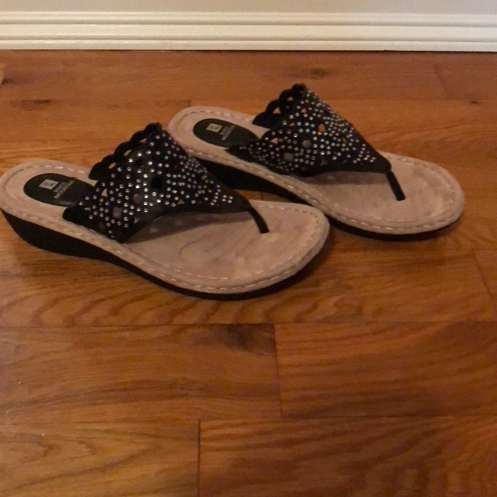 White Mountain sandals size 10